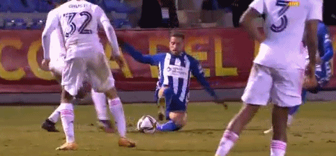 李镇全：战越南下半场我们出现了体能问题；踢韩国要全力以赴（李镇全：与越南之战后半程暴露体能短板；对阵韩国将倾尽全力）