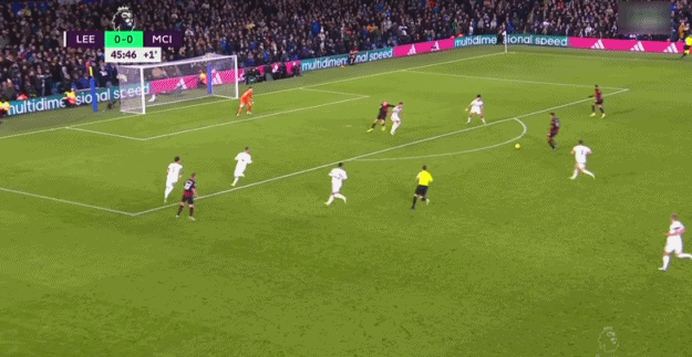 欧冠进球榜更新：莱万连续破门,（欧冠射手榜最新：莱万连场破门）