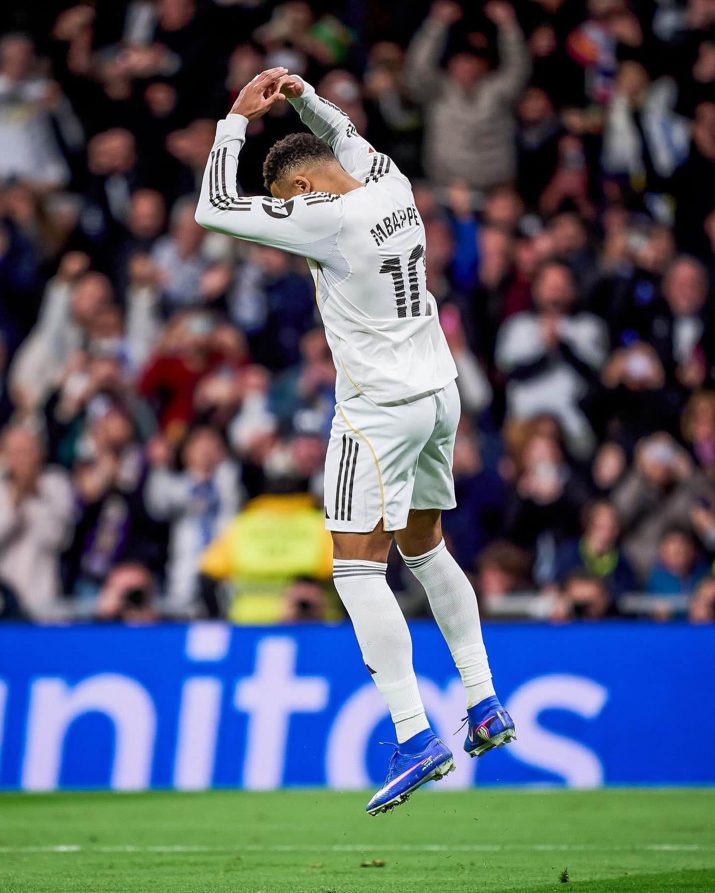 篮球盛宴已就位！主场门票火热在售（篮球盛典燃情开战，主场门票火爆抢购中）