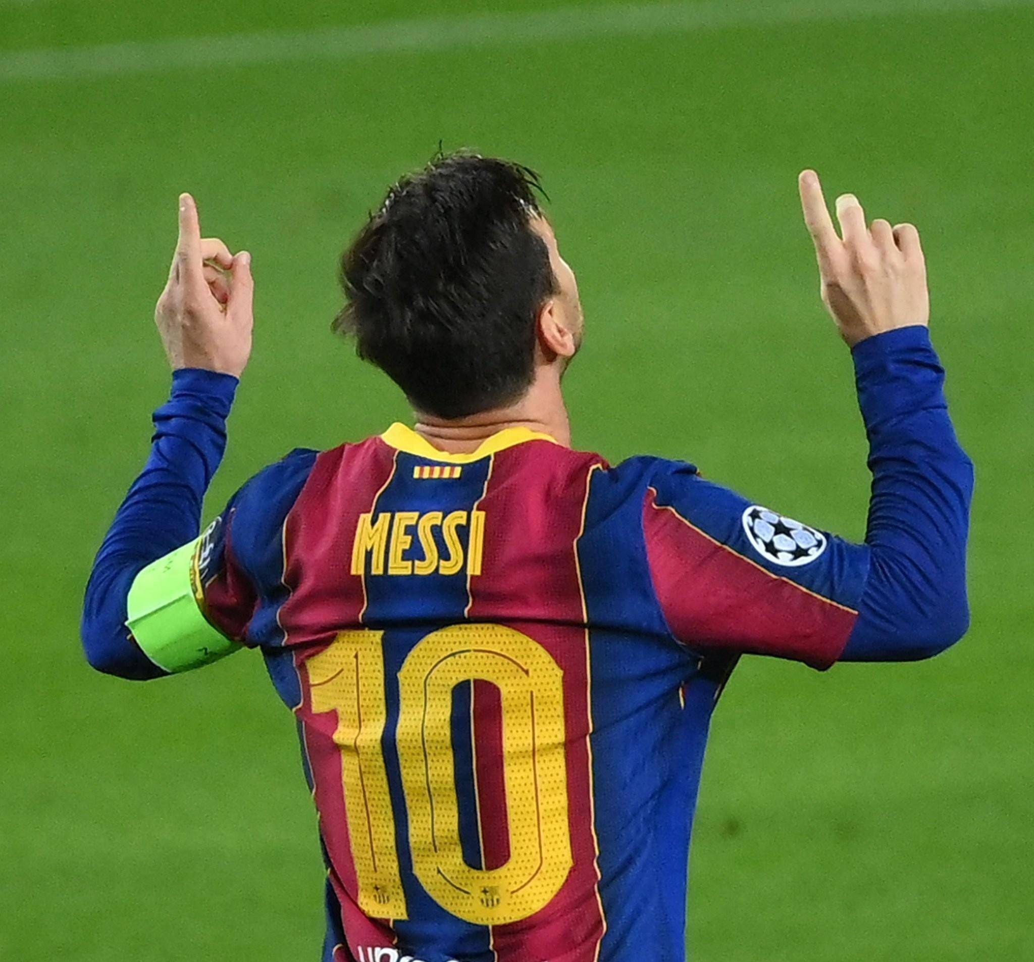 记者：曼联有意阿贾克斯17岁中场乔西-莫基奥（记者称曼联看中阿贾克斯17岁中场新星乔西-莫基奥）