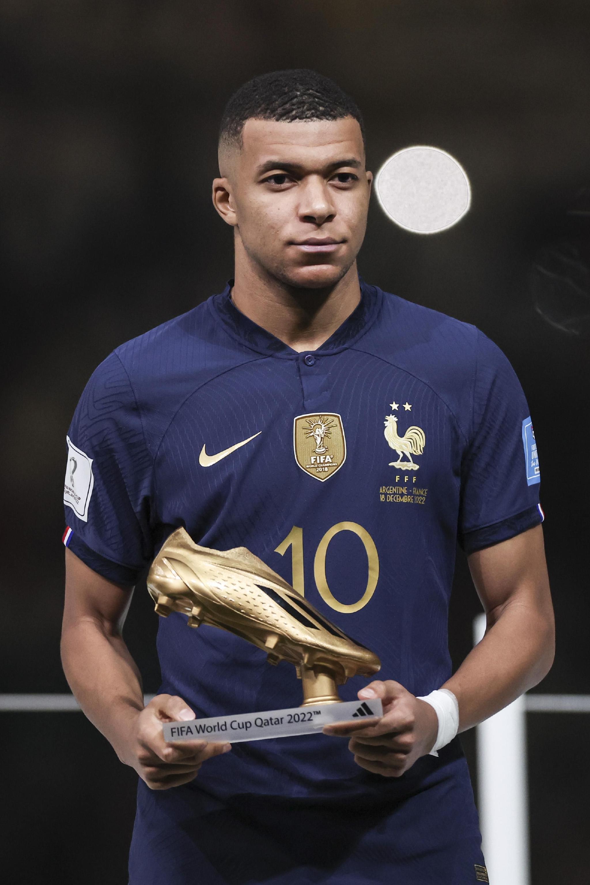 里程碑！科比·怀特生涯三分命中数突破1000记（科比·怀特达成生涯1000记三分里程碑）