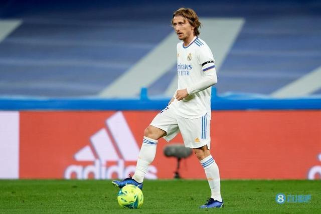 孔蒂：祝贺球员们，必须对他们说谢谢、谢谢、再谢谢（孔蒂：祝贺全队，向球员们连连致谢）