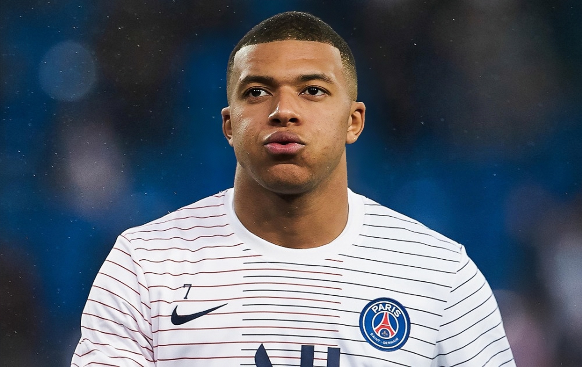 利物浦主力萨拉赫连续三轮替补，怒斥教练斯洛特，暗示可能离队。（利物浦核心萨拉赫连续三轮无缘首发，怒批主帅斯洛特，暗示或将离队）