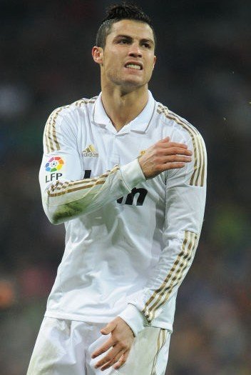 姆贝莫、阿马德和马兹拉维打完对伯恩茅斯之战就要离队。（与伯恩茅斯一战后，姆贝莫、阿马德与马兹拉维将离队）